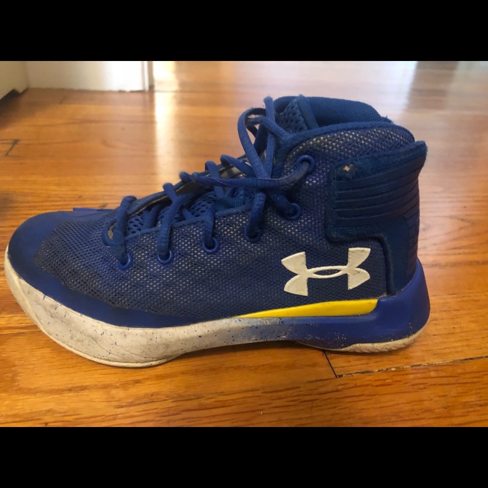 Boys Under Armor Basketball Shoes